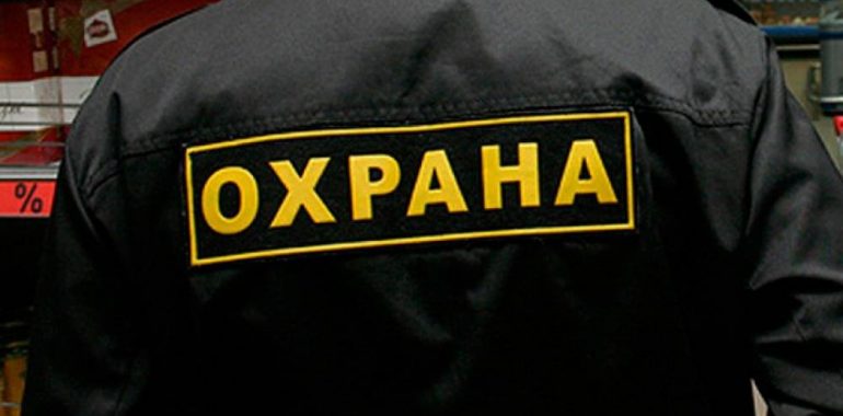 Сотрудник ЧОП отбил нападение вооруженных налетчиков на ювелирный магазин в Иркутске