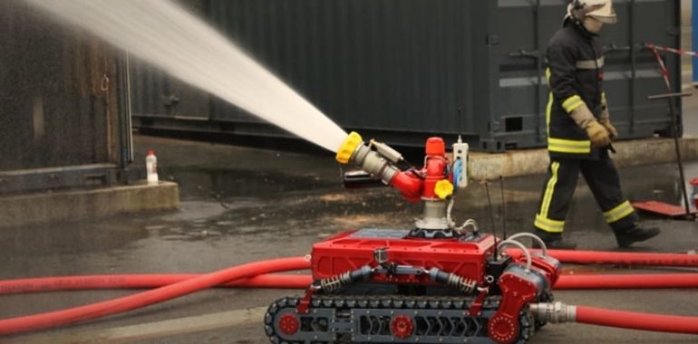 Для тушения пожаров в торговых центрах будут использовать роботов-огнеборцев